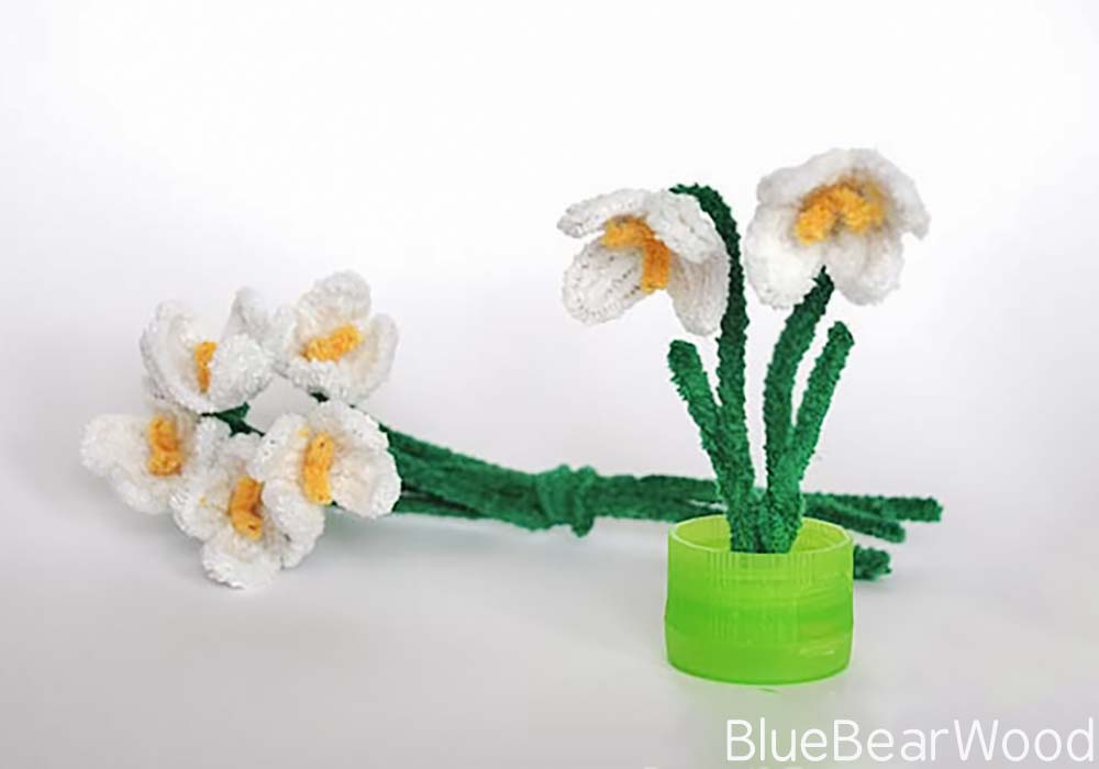 Picture showing finished Pipe Cleaner Snowdrops