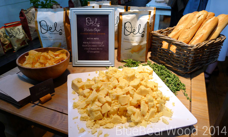 Walkers Market Deli Cornish Mature Cheddar Crisps