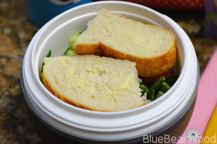 Sald-Bowl-Packed-Lunch-Bread
