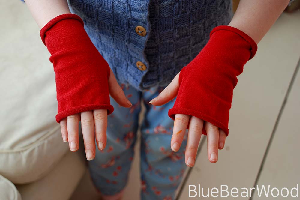 DIY Fingerless Gloves Made From Tights