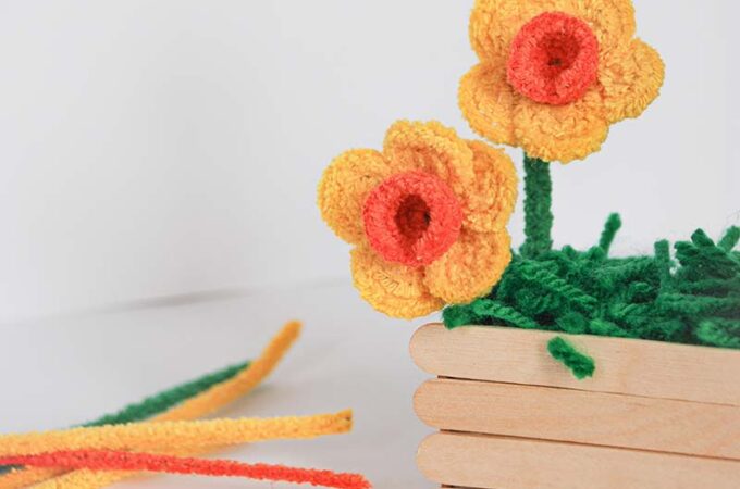 Easy Pipe Cleaner Daffodil Tutorial